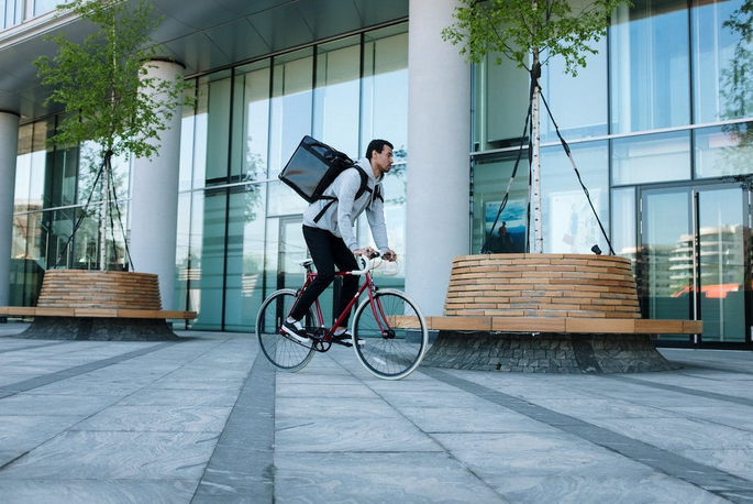 The Ultimate Guide to Choosing the Right Courier Service for Your Business